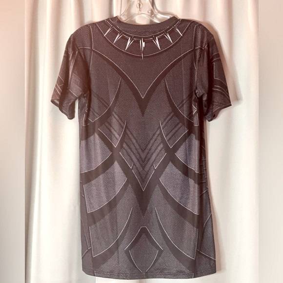 T Shirt Marvel Black Panther  Short Sleeve Jersey Wakanda Size M Stretch fit EUC - Picture 3 of 3
